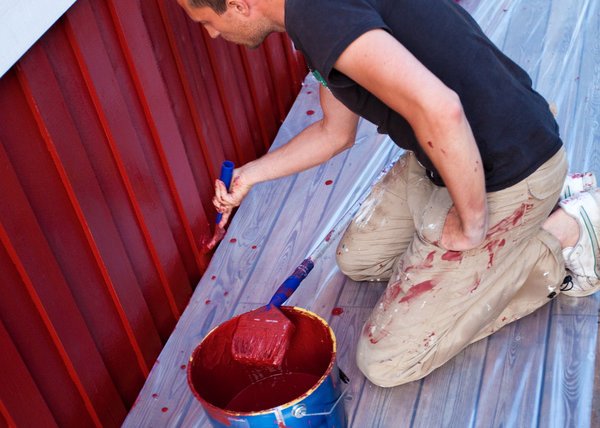 Pintando casa de madera