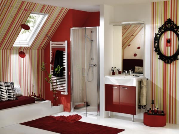 Baño grande rojo