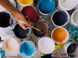 Distintas maneras de Colorear Pinturas y Barnices