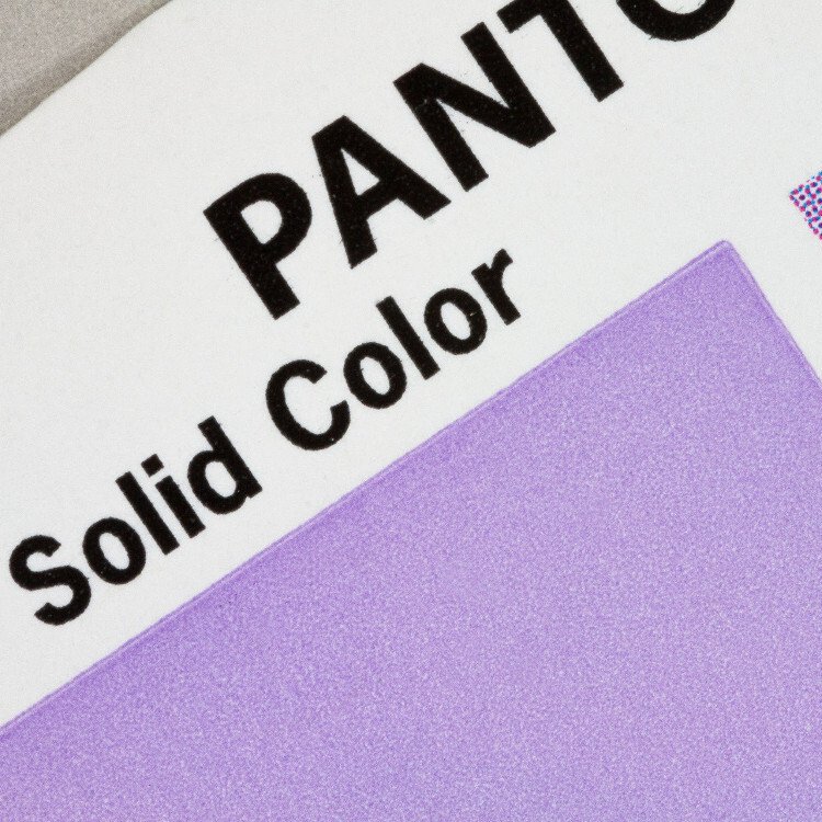 Muestra de pintura Pantone color lavanda