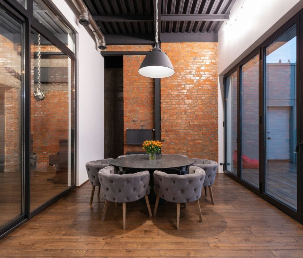 Espacio de comedor en un loft