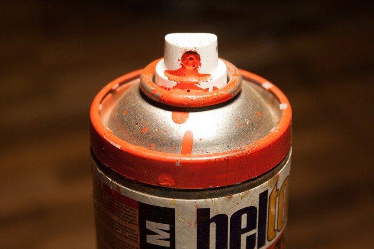 Pintura spray bermellón