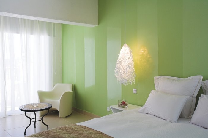 Pared verde mate y brillante