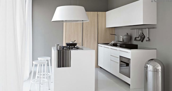 Cocina en gris y blanco