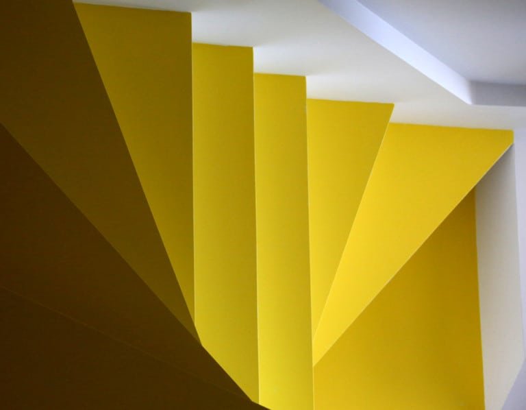 Escalera amarilla