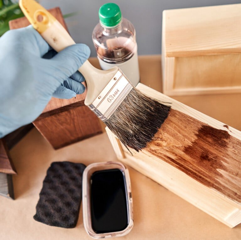 Color a madera con betún de Judea