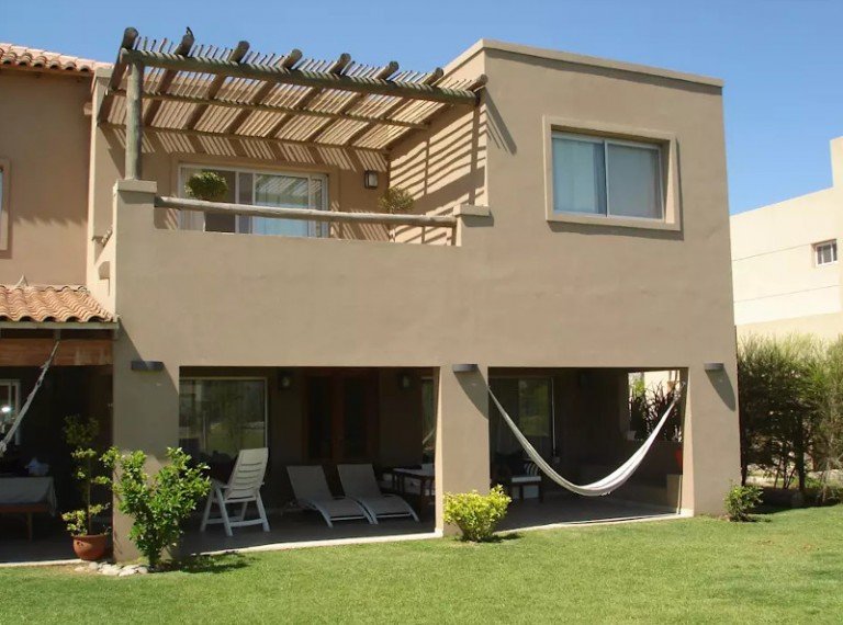 Fachada color tierra