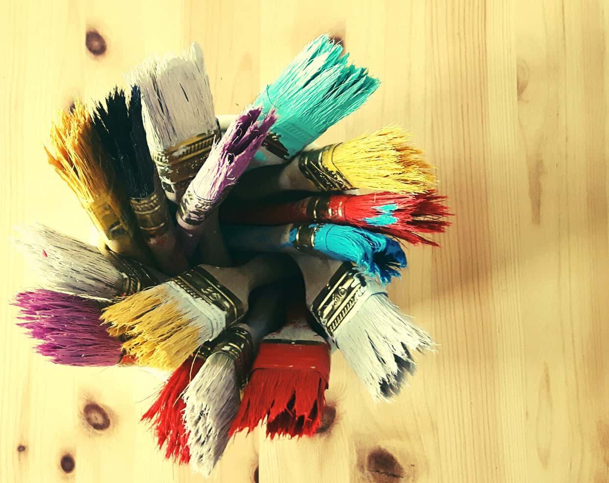 Pinceles o brochas con pintura
