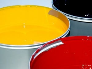 ¿Qué color se forma al mezclar amarillo con otros colores?