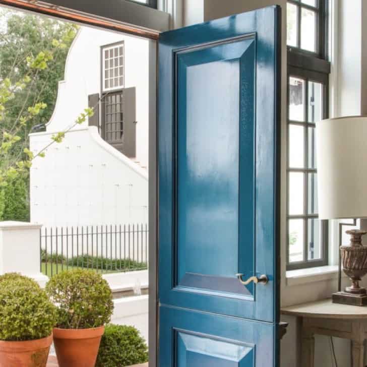 Puerta azul