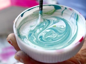 Cómo hacer un color oscuro o intenso de pintura