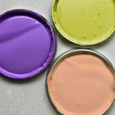 Qué se obtiene de mezclar violeta con otros colores