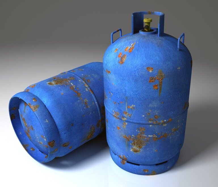 Dos tanques de gas oxidados