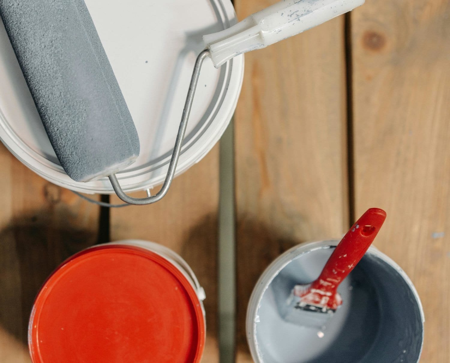 Cubos de pintura de distinto tamaño o capacidad