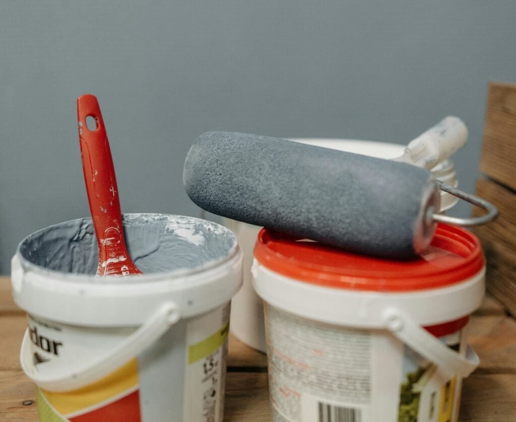 Cubos de pintura para interiores
